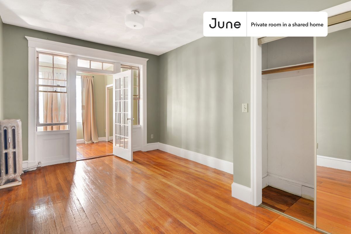 Primary Photo - Private bedroom in 3 bed/2 bath Home