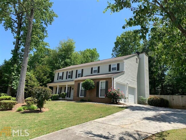 Building Photo - 4536 Woodlawn Lake Dr