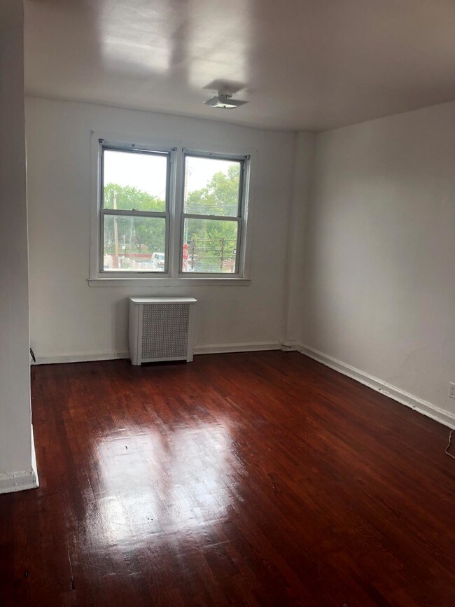 Foto del edificio - 138-34 64th Ave