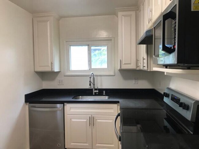 Building Photo - bedroom in San Francisco CA 94114