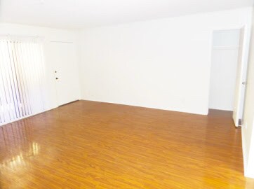 Foto del edificio - 14942 Burbank Blvd