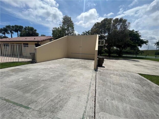 Foto del edificio - 211 NW 45th Ave