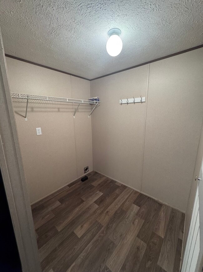 Foto del edificio - 138 Loyalty Ln