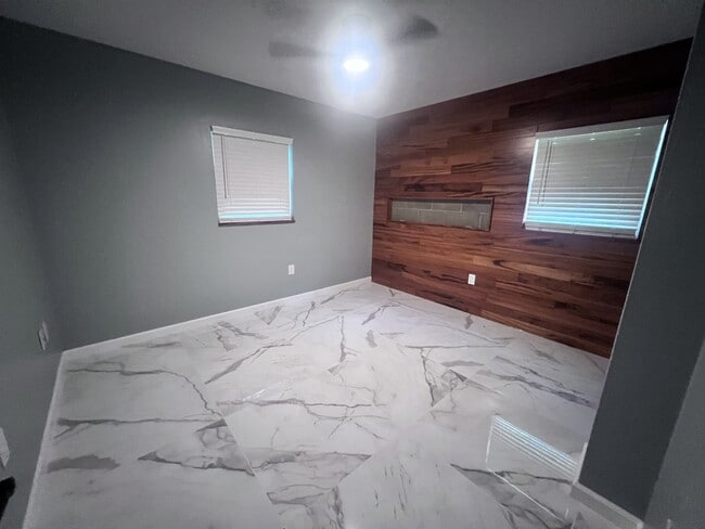 Foto del edificio - 3320 NW 24th Ave