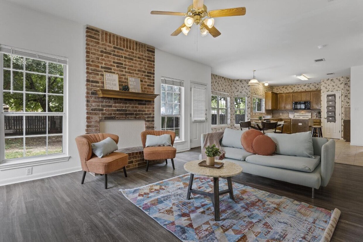 Foto principal - 702 Dover Ln