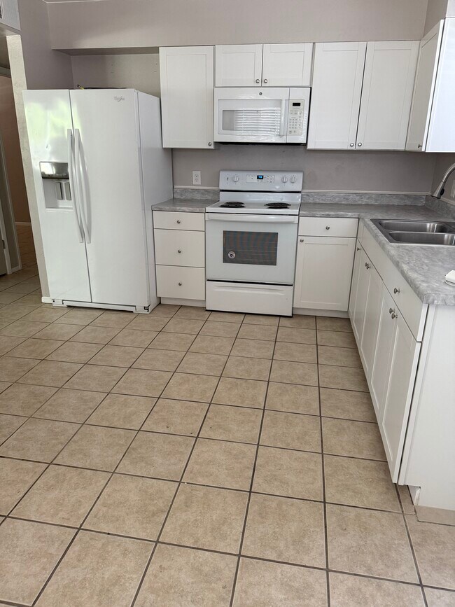Foto del edificio - 1284 W 13th St
