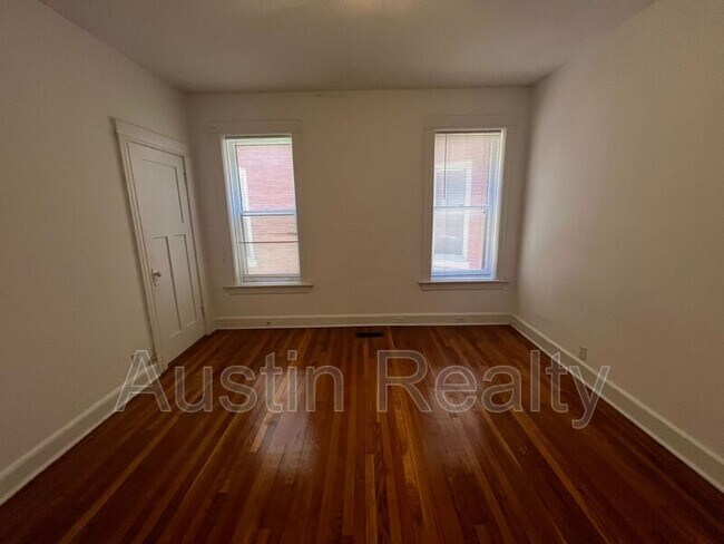 Foto del edificio - 6041 Waterman Blvd