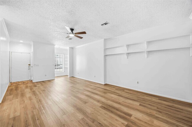 Foto del edificio - 9410 Stonehouse Ln