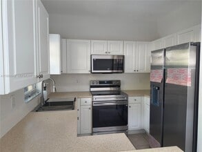 Building Photo - 4125 NE 24th Dr