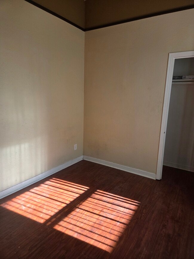 Building Photo - 468 S 6th St