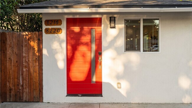 Foto del edificio - 8216 Encino Ave
