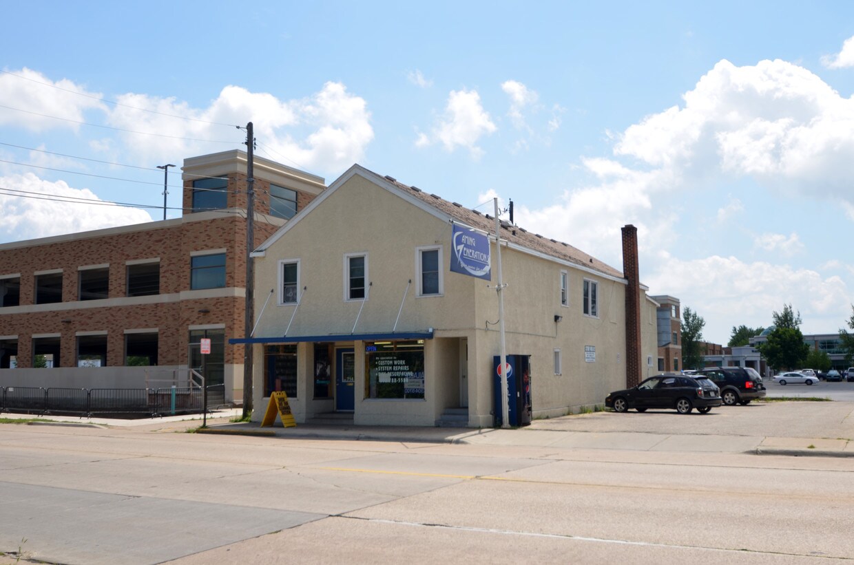 Primary Photo - 712 La Crosse St