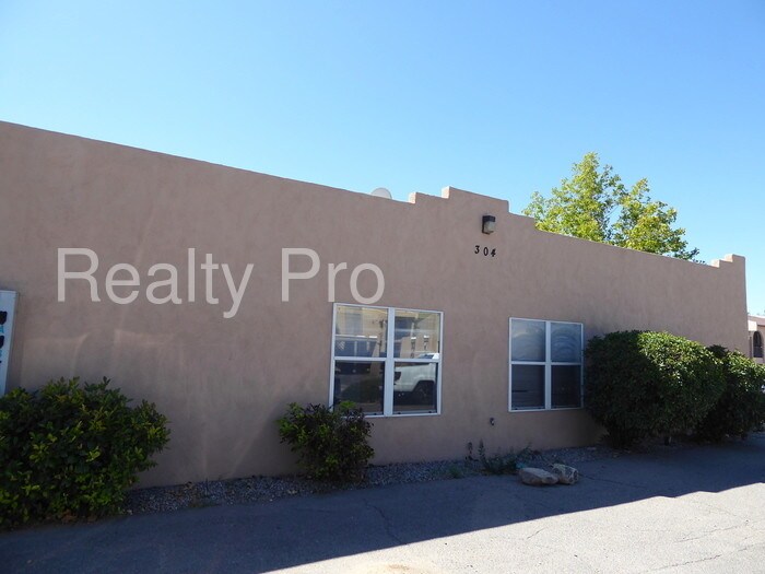 Primary Photo - 304 Geraldine Loop SE