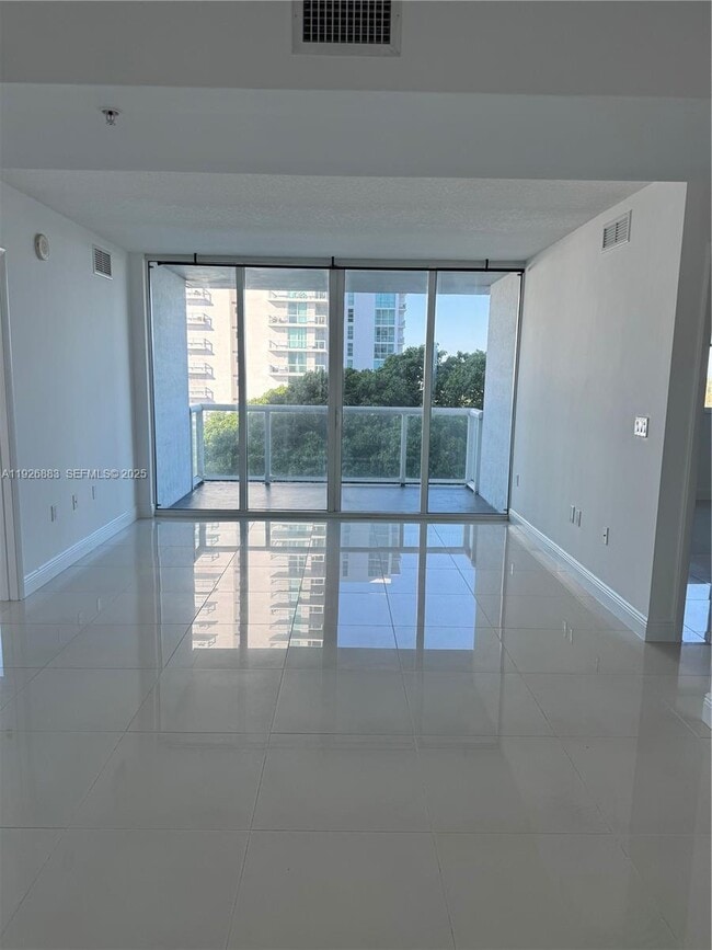 Foto del edificio - 1861 NW S River Dr