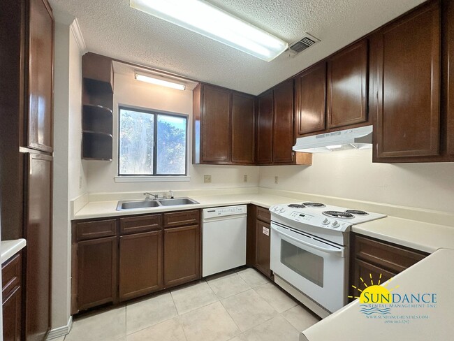 Building Photo - Nice 2 Bedroom Townhouse in Fort Walton Beach