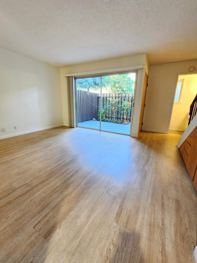 Building Photo - 5458 Roundtree Dr