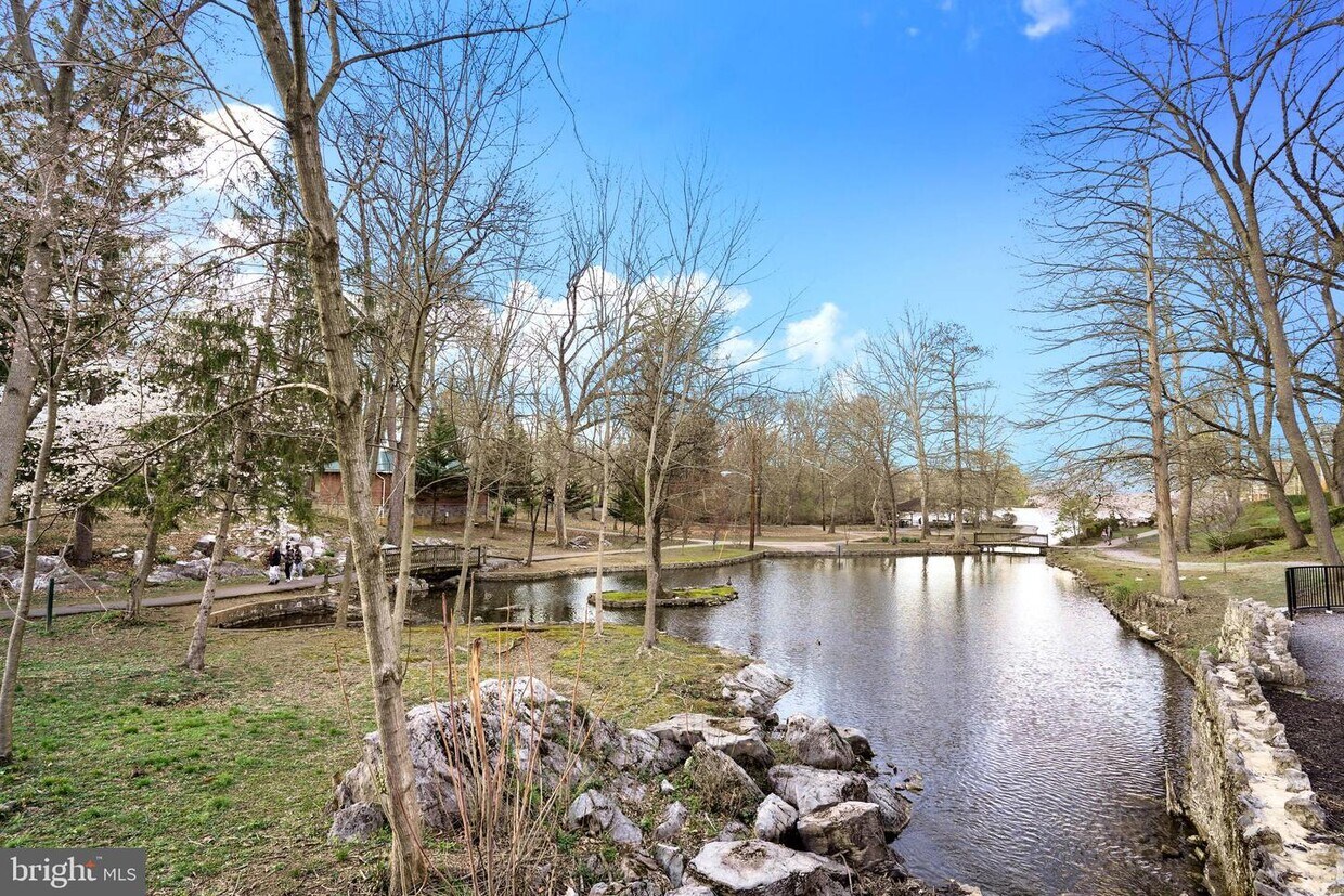 Foto principal - 12940 Yellow Jacket Rd