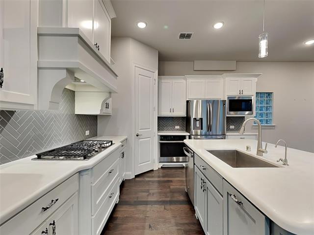 Building Photo - 6830 Colonnade Dr