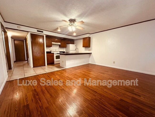 Building Photo - 4110 N Drexel Blvd