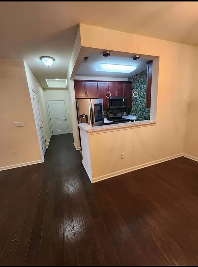 Building Photo - 646 Strassle Way
