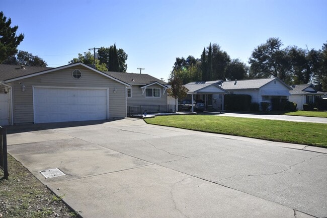 Building Photo - 7706 Garden Gate Dr