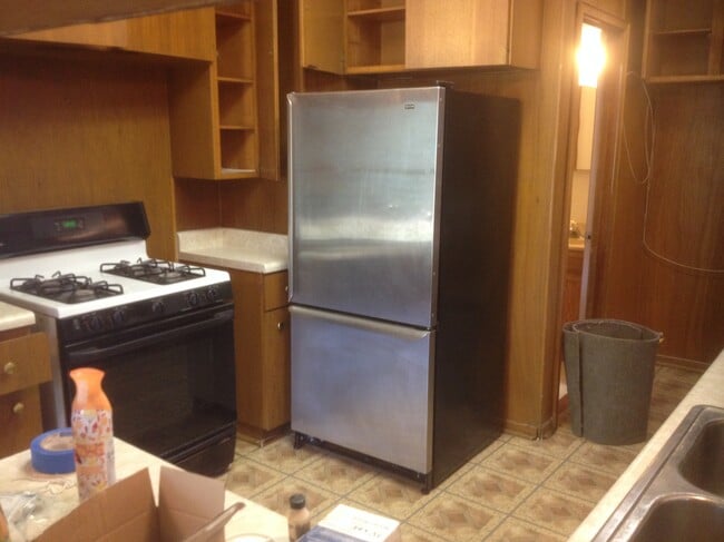 Building Photo - 327 Sharon Dr