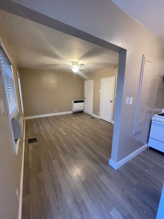Foto del edificio - COMING SOON! Charming Single-Level Studio ...