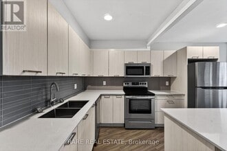 Building Photo - 4340 Bloor St W