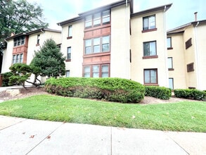 Building Photo - 5860 Thunder Hill Rd