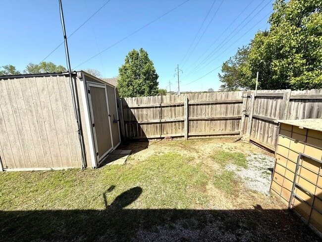 Building Photo - 2417 Rustic Dr