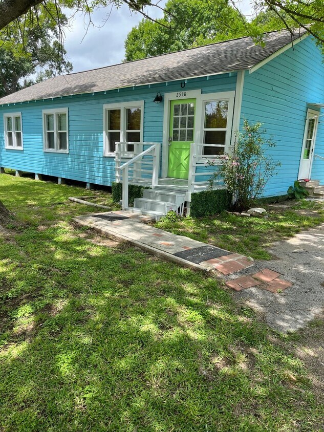Primary Photo - 2518 Waller St