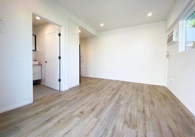 Foto del edificio - 3003 1/2 Cloverdale Ave