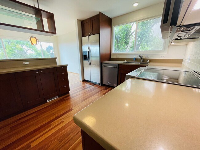 Foto del edificio - Modern and Large Single Family 4 Bedroom /...