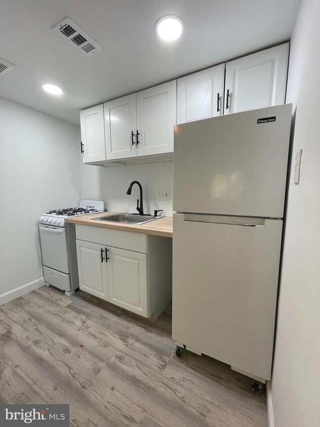 11408 Cherry Hill Rd Unit 106, Beltsville, MD 20705 Room for Rent in