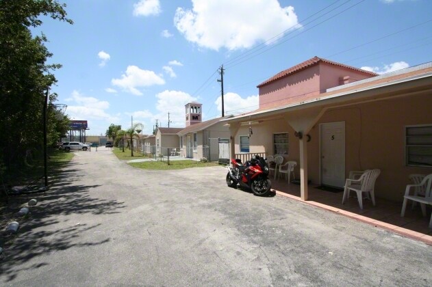 Building Photo - 3901 NW 37th Ave