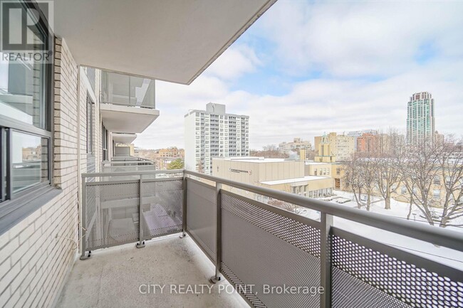 Building Photo - 1500 Bathurst St