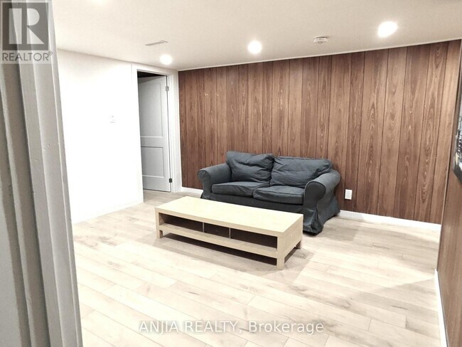 Building Photo - 17 Boundy Crescent