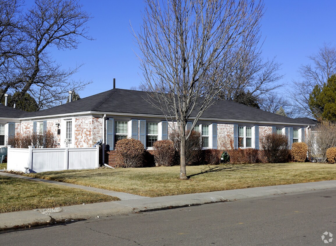 Lowry Flats Apartments in Denver, CO