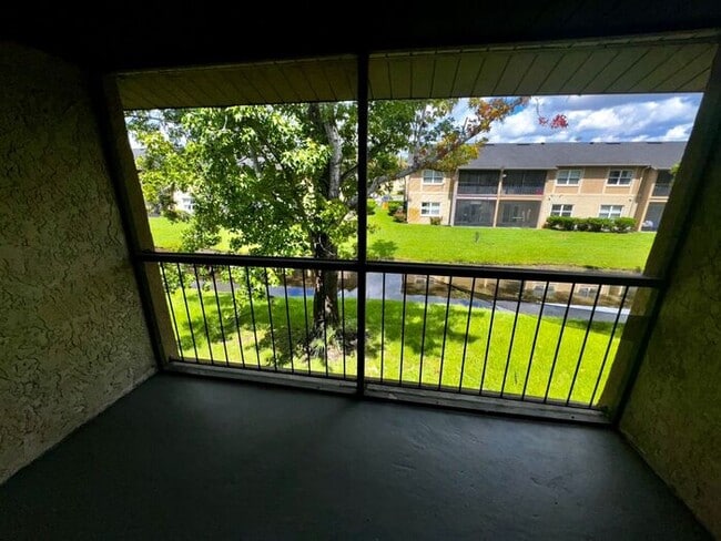 Foto del edificio - 2 Bedroom 2 Bath Hawthorne Village Condo n...