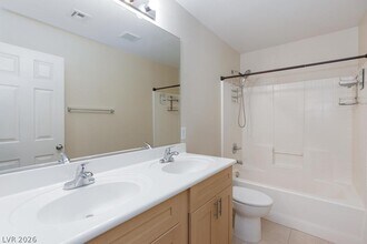 Building Photo - 944 Douglas Flat Pl