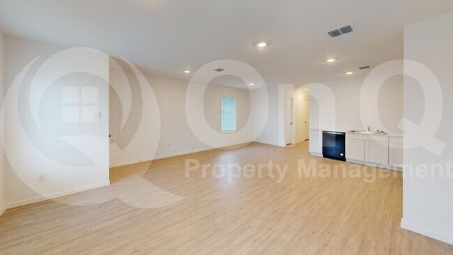 Building Photo - 6811 Coulter Dr