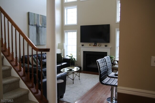 Foto del edificio - 18 Rosewood Ct