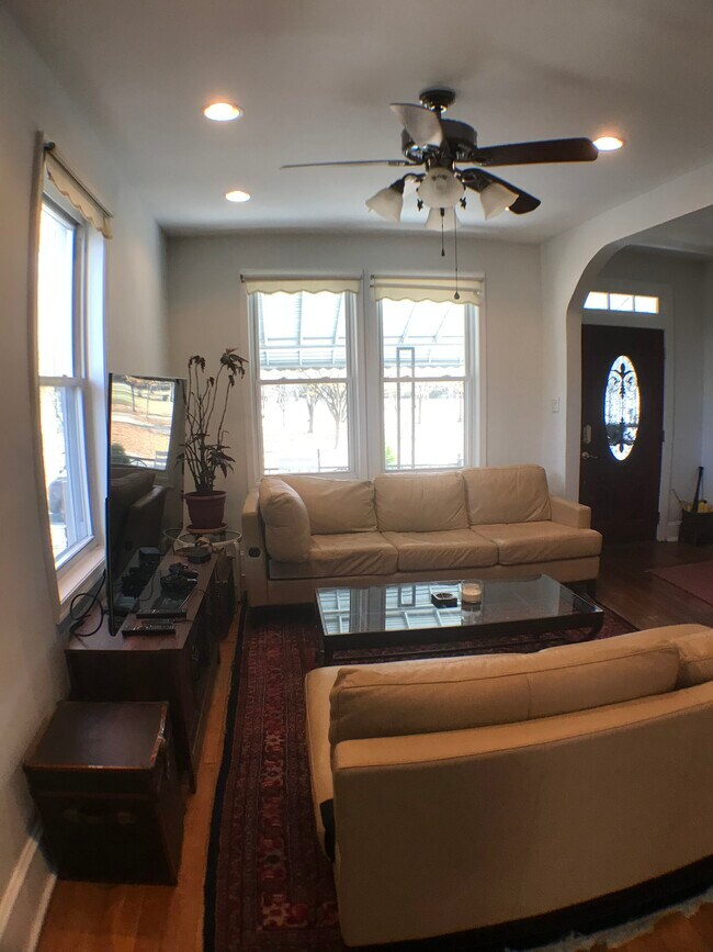 Foto del edificio - 35 Sherman Cir NW