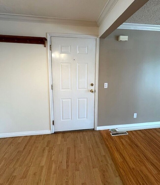 Foto del edificio - 2 Bedroom Condo in Millcreek!