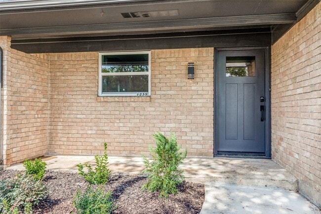 Building Photo - 1235 Mill Valley Dr