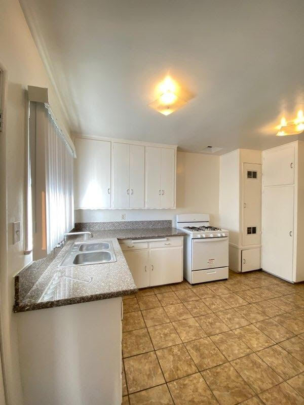 Primary Photo - 5623 Satsuma Ave