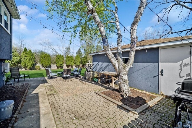 Building Photo - 1230 Greenwood Ct