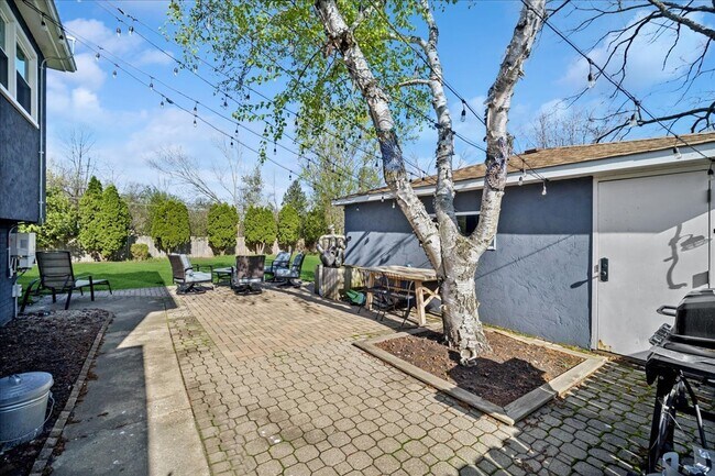 Foto del edificio - 1230 Greenwood Ct