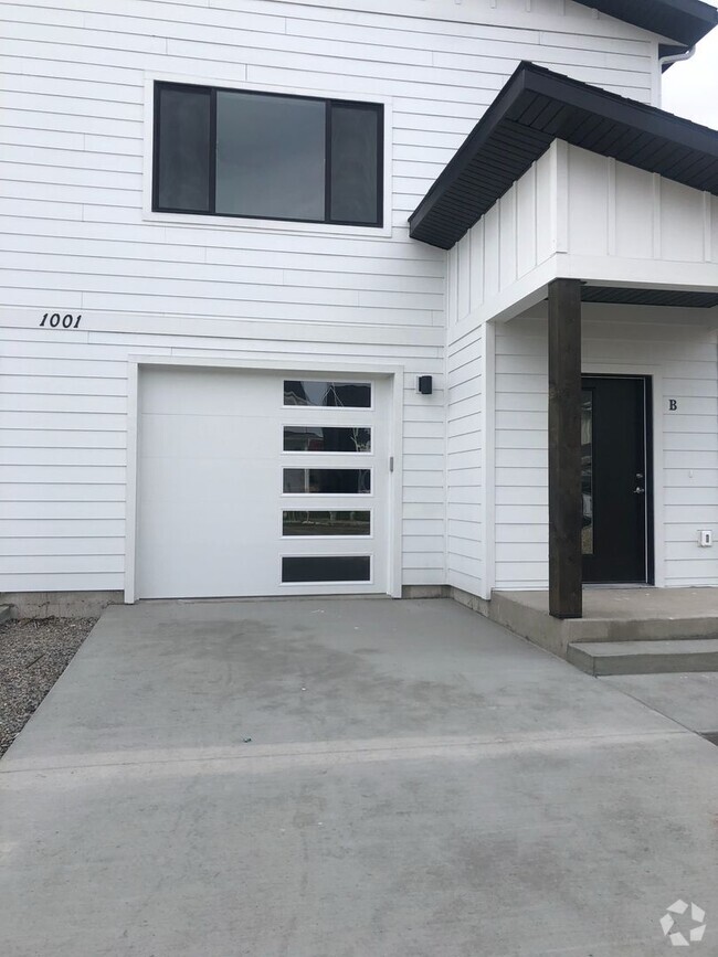 Building Photo - 1001 Abigail Ln