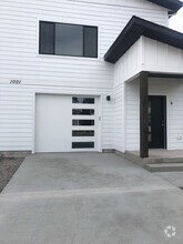 Building Photo - 1001 Abigail Ln